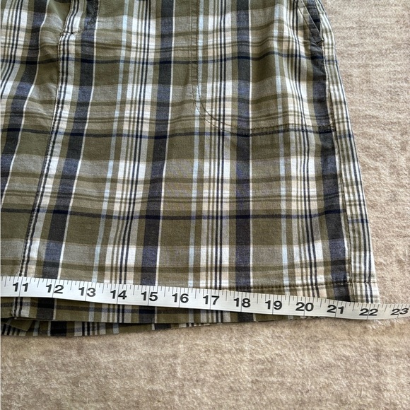 St. John’s Bay Women’s Stretch Plaid Skort - Size 14 - Green and Navy in Color - Picture 7 of 9